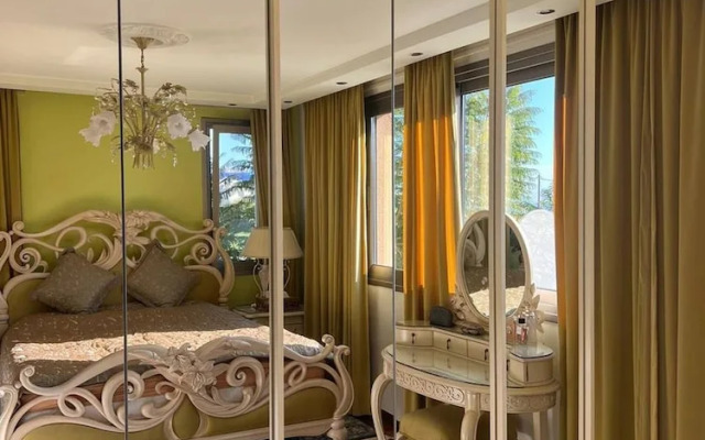 Luxury Seaside Villa