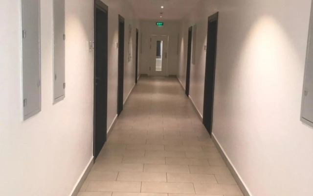 A007 Embassy Gardens Studio Apartm