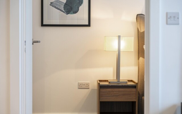 Waterside Flat in Central Leeds