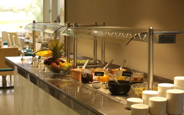 El Ein Bay Movenpick Hotel