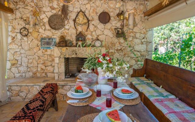 Villa Siorra by MediterraneanVillas
