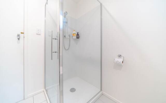Fantail 2 Bedroom Unit walk to Beach & Park