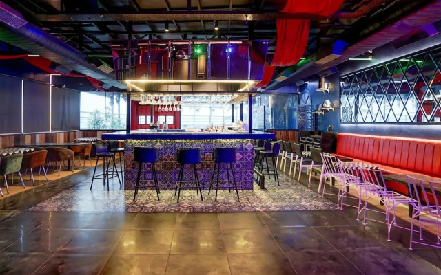 Elegant Stays With Rooftop Restro and Hill View