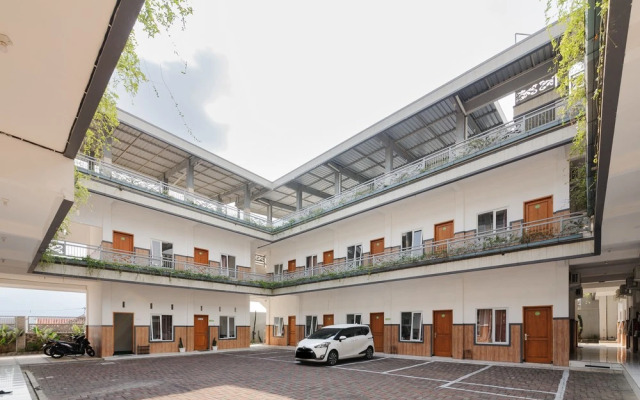 Urbanview Hotel Sky Batu Malang by RedDoorz