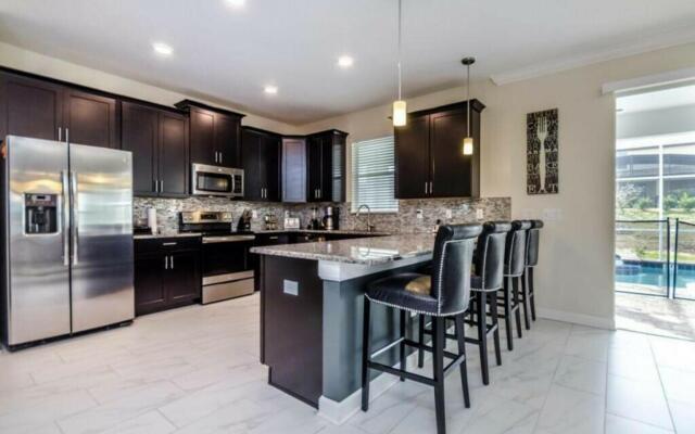 Amazing Champions Gate 7 bedrooms/6 bathrooms!