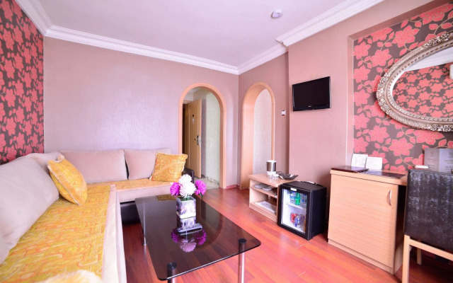 Royal Carine Hotel