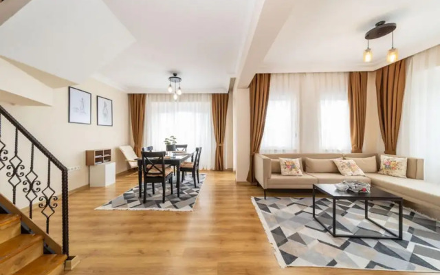 Spacious and Central Apartment near Lara Beach in Muratpasa, Antalya