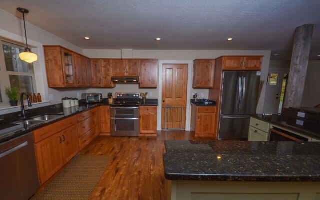 Barley Moon Retreat 5 Bedroom House