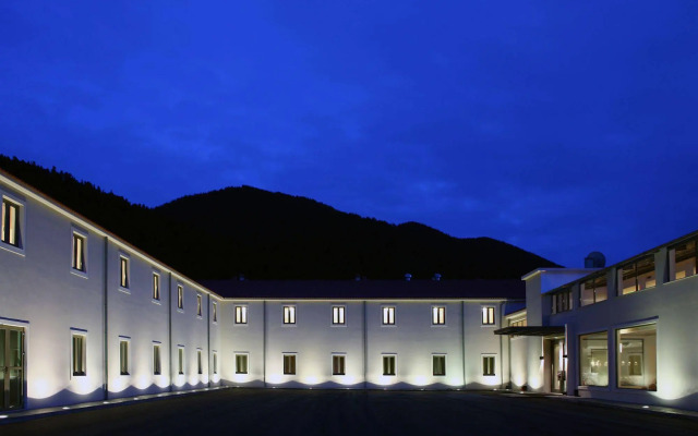 Seleni Suites