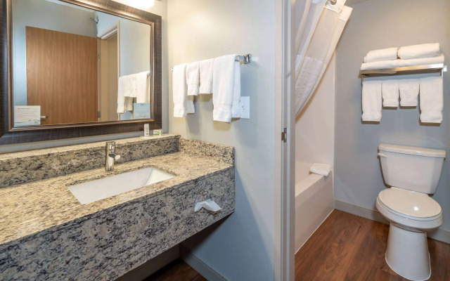 AmericInn by Wyndham Valley City - Conference Center