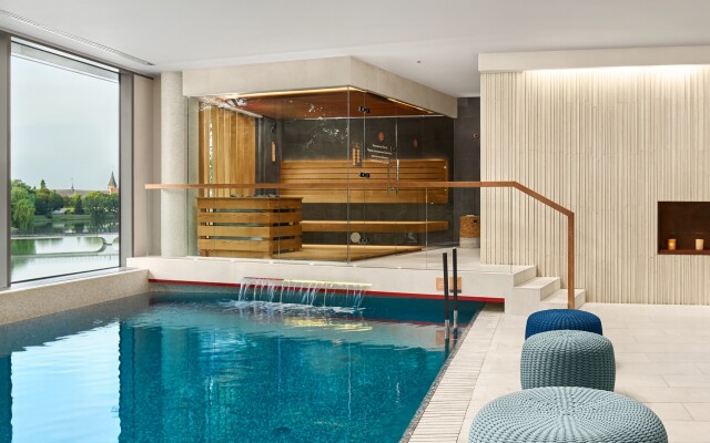 Crystal House Suite Hotel & SPA