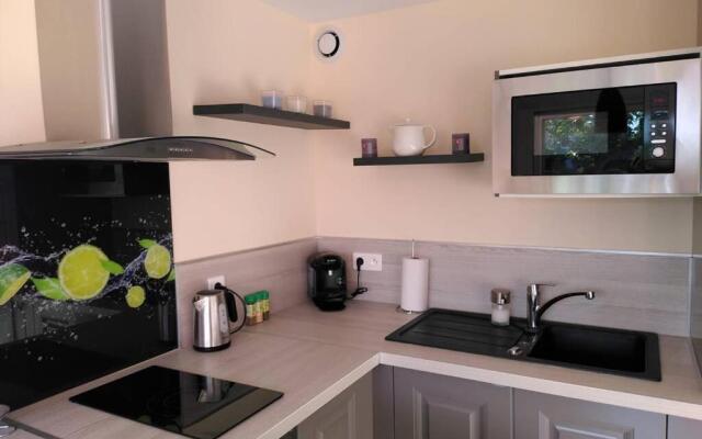 Nid douillet F2, jardin, piscine, parking, plage 200 m Palavas