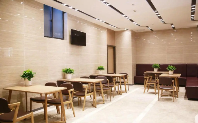 Lavande Hotel (Xi'an Fengcheng 1st Road, City Library Metro Station)