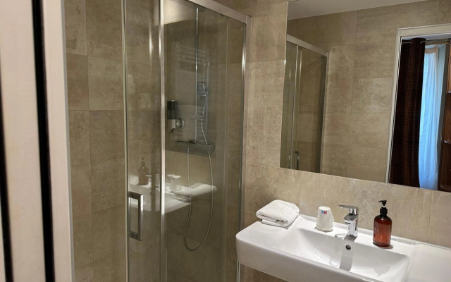Hotel Excelsior Batignolles