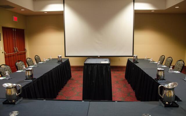 Holiday Inn Pewaukee - Milwaukee West by IHG