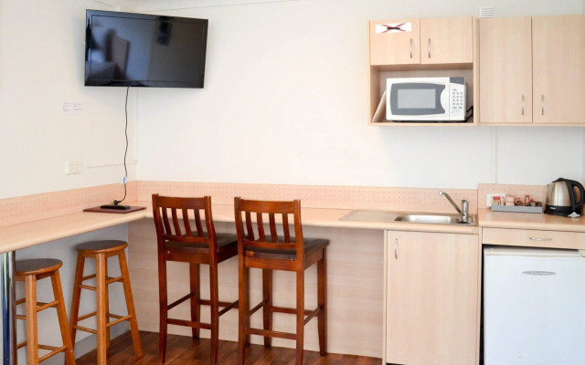 Airport Motel