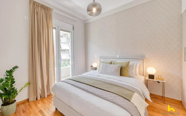 Contemporary 2-BDR APT near Kalimarmaro & Alsos Park!