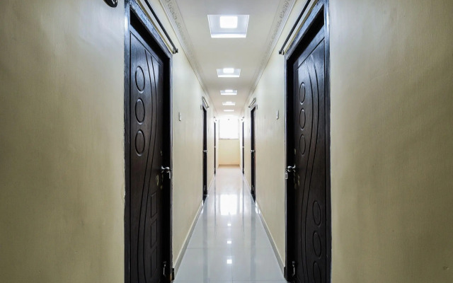 Sri Jaya Guesthouse By OYO Rooms