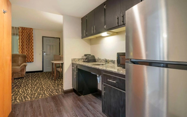 Quality Inn & Suites Mayo Clinic Area