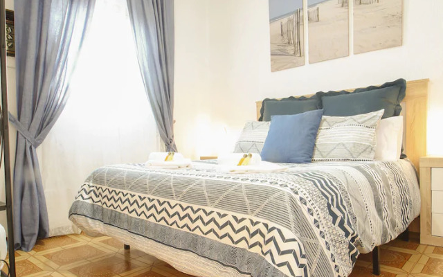 Deluxe Apartment in Triana