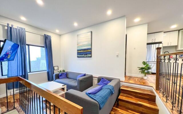 Chic Townhome With Garage Dt Mtl
