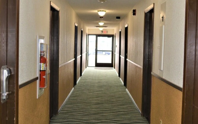 Bloomer Inn & Suites