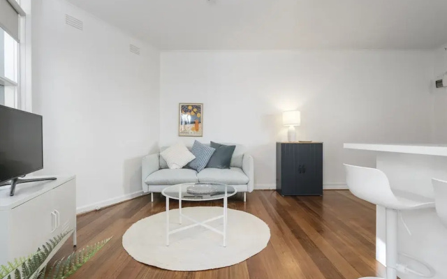 Seaside 1-bed Stay Near Cafes & Attractions