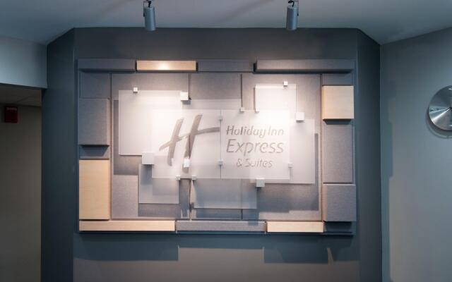 Holiday Inn Express Hotel & Suites Spence Lane by IHG