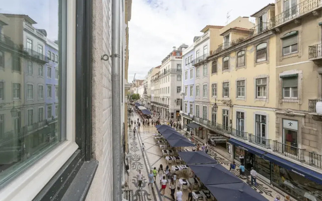 JOIVY Luxurious 2BR Apt w/street view, 2mins to Santa Justa Lift
