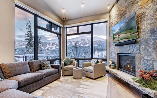 Spruce Ledge 4 Bedrooms 4.5 Bathrooms Townhouse