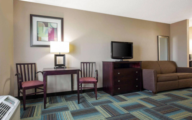 Quality Inn and Suites Arnold - St Louis