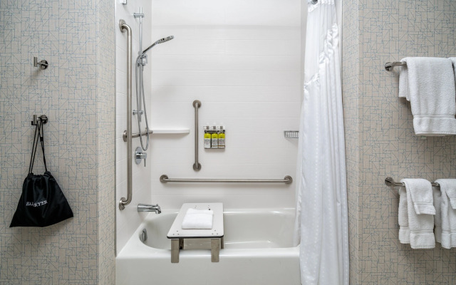 Holiday Inn Express & Suites Brandon by IHG