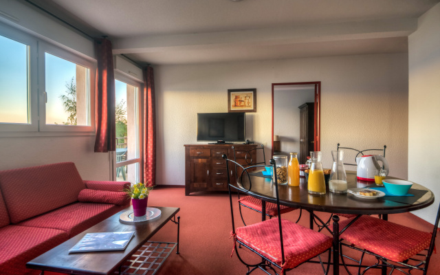 Zenitude Hotel-Residences Les Terrasses du Lac