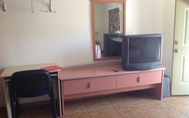 Redwood Motel