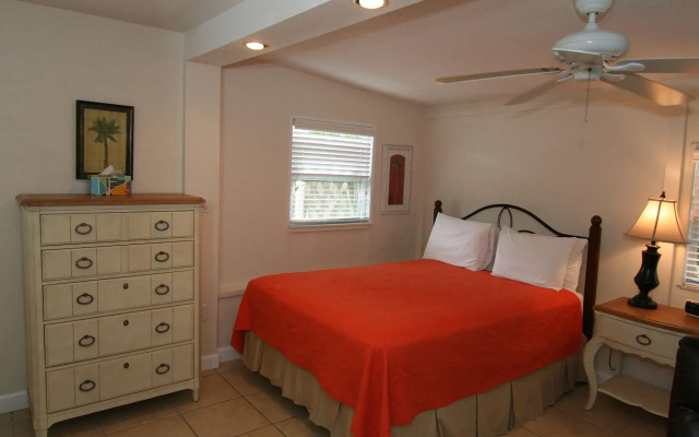 Tropical Villas of Venice Beach