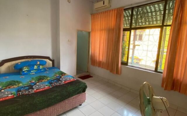 Bulusaraung Homestay Makassar By Zuzu
