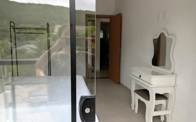 Casa com dois pavimentos nova, em Mariscal