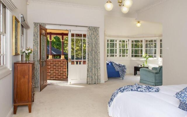 THE ELMS Berry Berry and Surrounds 4pm check out Sundays