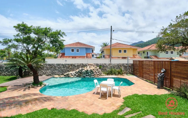 Bh31: Casa Com Piscina Em Frente À Praia Grande