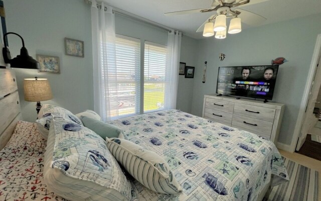 Sea-renity 3 Bedroom Home by Redawning