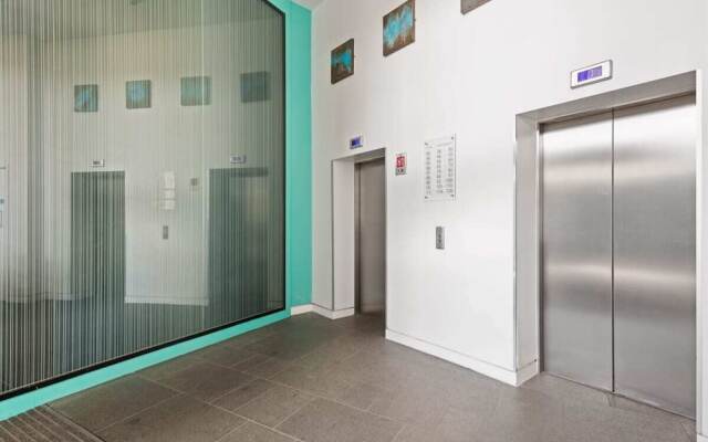 Chic 1 BDR W/balcony in Greenwich, 7mins to st