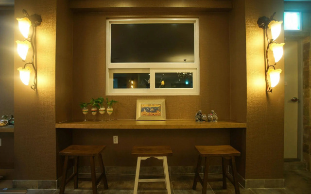 Orange Tree Hotel & Cafe