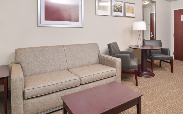 Holiday Inn Express Hotel & Suites Lafayette by IHG