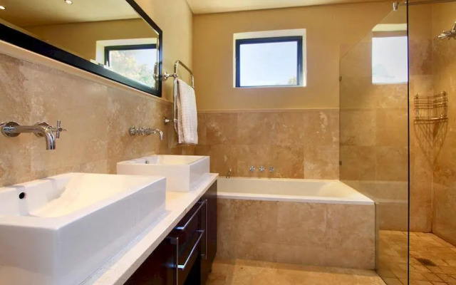 Medburn Views Penthouse