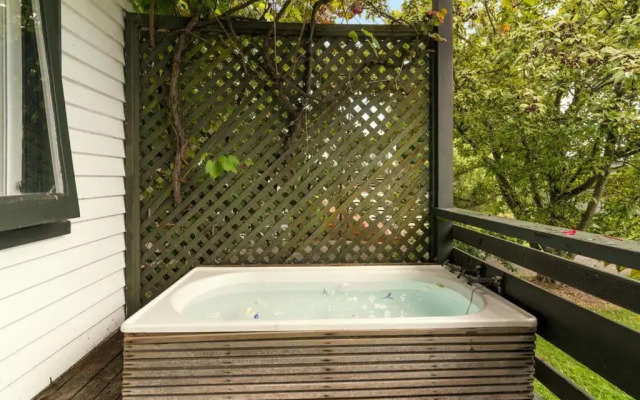 Serenity by the Lake - Lake Taupo Holiday Home