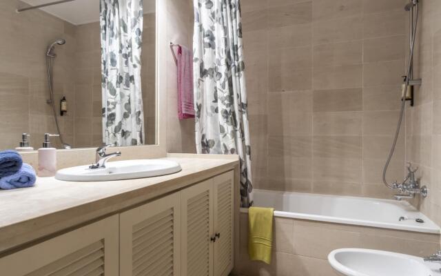 LV Premier Chiado CH1 Balcony Central Elevator