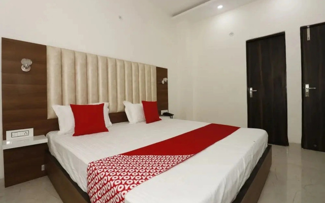 Hotel Aura by OYO Rooms