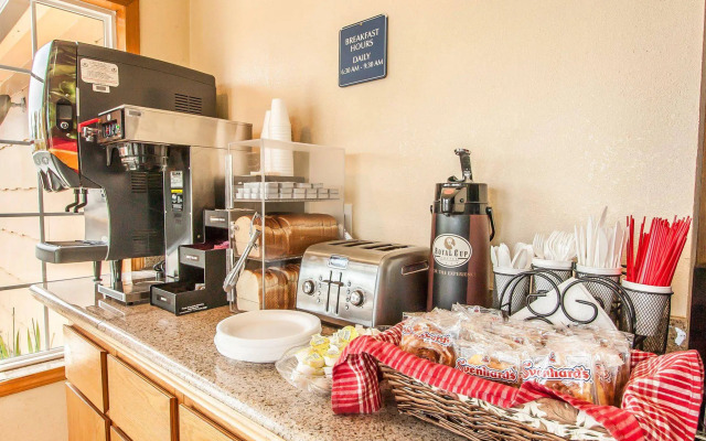Rodeway Inn & Suites Hwy 217 & 26 W