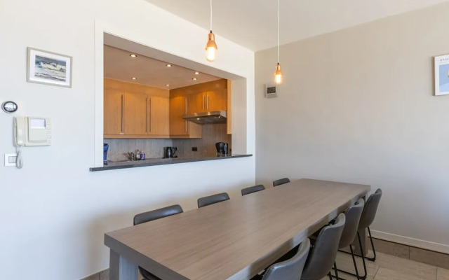 Apartment in Zeedijk With Sea View