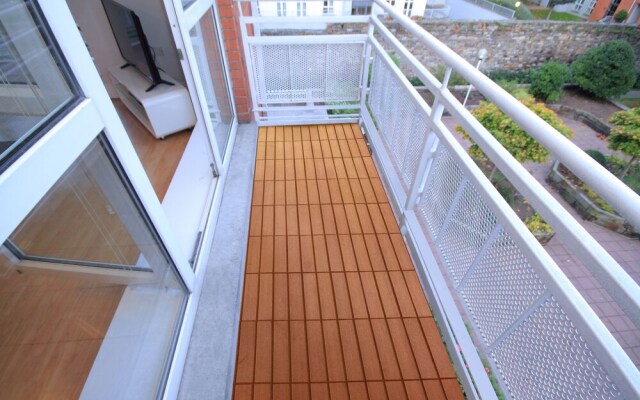 Sir John Rogersons Quay Sleeps 8